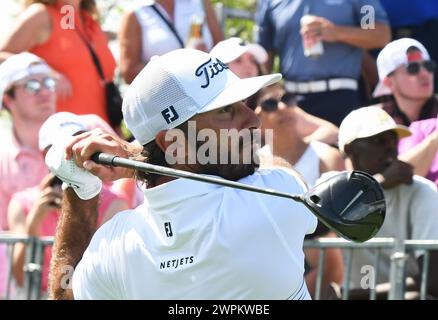 Orlando, Usa. März 2024. Max Homa aus den Vereinigten Staaten trifft seinen Abschlag auf das erste Loch während der ersten Runde des Arnold Palmer Invitational, der von Mastercard auf dem Arnold Palmer Bay Hill Golf Course in Orlando, Florida, präsentiert wurde. (Foto: Paul Hennessy/SOPA Images/SIPA USA) Credit: SIPA USA/Alamy Live News Stockfoto