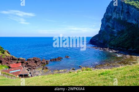 Vulkankegel, Seongsan Ilchulbong (Sonnenaufgangspunkt) auf Jeju Island, UNESCO-Weltkulturerbe, Südkorea, Asien Stockfoto