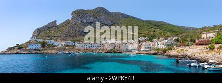 Panoramablick auf Levanzo, Cala Dogana, Ägadische Inseln, Provinz Trapani, Sizilien, Italien, Mittelmeer, Europa Stockfoto