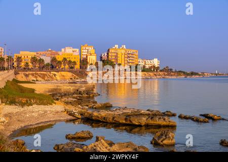 Marsala, Strand und Uferpromenade, Provinz Trapani, Sizilien, Italien, Mittelmeerraum, Europa Stockfoto