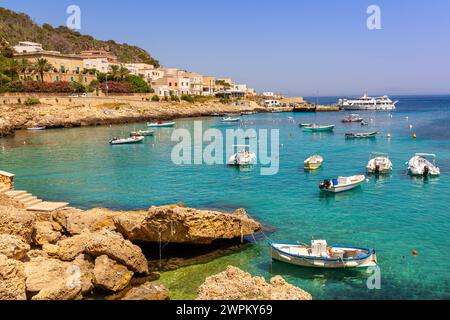 Levanzo, Cala Dogana, Ägadische Inseln, Provinz Trapani, Sizilien, Italien, Mittelmeer, Europa Stockfoto