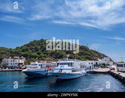 Hafen in Mandraki, Nisyros, Dodekanes, griechische Inseln, Griechenland, Europa Stockfoto