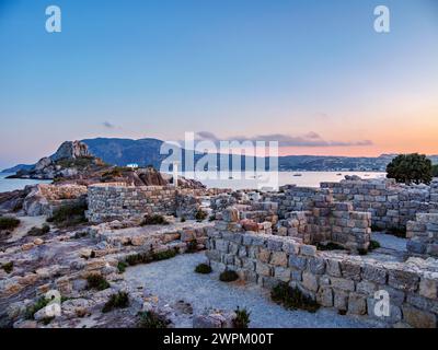 St. Ruinen der Basilika von Stefanos in der Abenddämmerung, Strand von Agios Stefanos, Insel Kos, Dodekanese, griechische Inseln, Griechenland, Europa Stockfoto