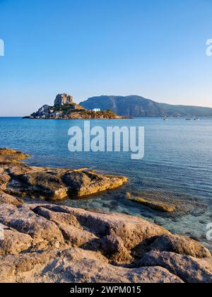 Kastri Island vom Strand Agios Stefanos, Kamari Bay, Kos Island, Dodekanese, griechische Inseln, Griechenland, Europa Stockfoto