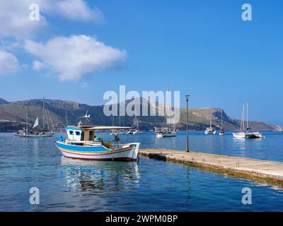 Hafen in Lakki, Insel Leros, Dodekanese, griechische Inseln, Griechenland, Europa Stockfoto