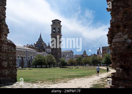 Blick auf die Stadt von Porta Palatina, mit der Kathedrale von Turin (Duomo di Torino) im zentralen Hintergrund, Turin, Piemont, Italien, Europa Stockfoto