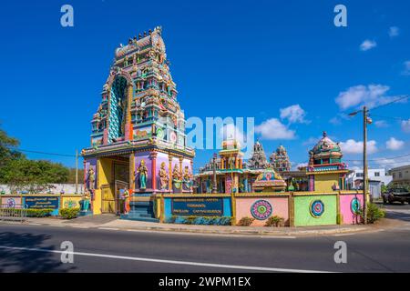 Blick auf Sri Draubadi Ammen Hindu Tempel an sonnigen Tagen, Mauritius, Indischer Ozean, Afrika Stockfoto