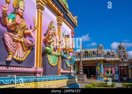 Blick auf Sri Draubadi Ammen Hindu Tempel an sonnigen Tagen, Mauritius, Indischer Ozean, Afrika Stockfoto