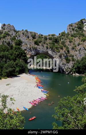 The Pont d'Arc, Wasseraktivitäten, Vallon-Pont-d'Arc. Ardeche, Frankreich Stockfoto