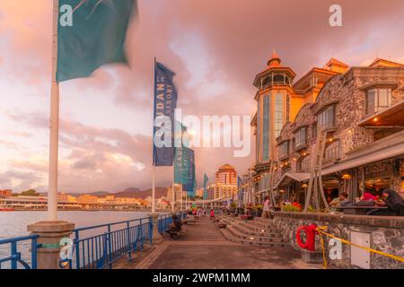 Blick auf Caudan Waterfront in Port Louis bei Sonnenuntergang, Port Louis, Mauritius, Indischer Ozean, Afrika Stockfoto