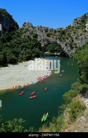 The Pont d'Arc, Wasseraktivitäten, Vallon-Pont-d'Arc. Ardeche, Frankreich Stockfoto