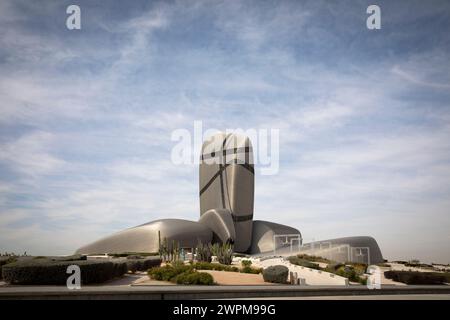 Dammam, Saudi-Arabien, 2. März 2024: Ithra-Museum in der Landschaft von Dammam Stockfoto