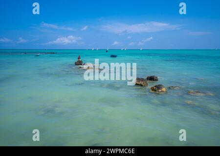 Blick auf die Angeln von Menschen vom Mont Choisy Beach und türkisfarbenem Indischen Ozean an sonnigen Tagen, Mauritius, Indischer Ozean, Afrika Copyright: FrankxFell 844-32158 Stockfoto