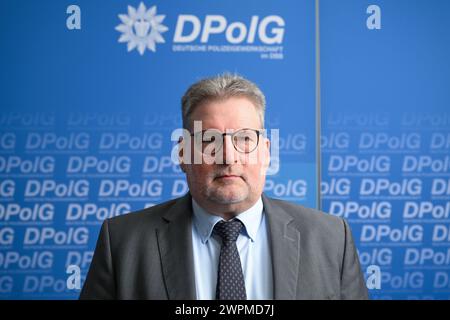 Stuttgart, Deutschland. März 2024. Ralf Kusterer, Vorsitzender des Deutschen Polizeiverbandes Baden-Württemberg, am Sitz der gewerkschaft Stuttgart. Quelle: Bernd Weißbrod/dpa/Alamy Live News Stockfoto