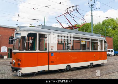 Eine ehemalige Ost-Berliner Straßenbahn im Crich Tramway Museum Derbyshire Stockfoto