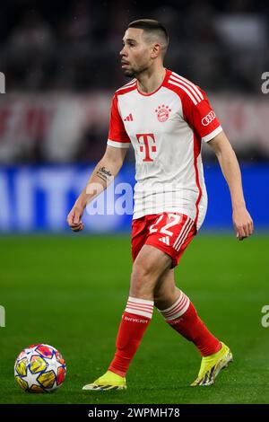 München, Deutschland. 5. März 2024. Raphael Guerreiro vom FC Bayern München in Aktion beim Achtelfinale der UEFA Champions League im zweiten Legspiel zwischen dem FC Bayern München und SS Lazio. Quelle: Nicolò Campo/Alamy Live News Stockfoto