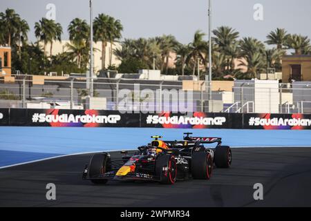 Dschidda, Saudi-Arabien. März 2024. 11 PEREZ Sergio (mex), Red Bull Racing RB20, Action während des Formel 1 STC Saudi Arabian Grand Prix 2024, 2. Runde der Formel 1 Weltmeisterschaft 2024 vom 7. Bis 9. März 2024 auf dem Jeddah Corniche Circuit in Jeddah, Saudi Arabien Credit: Independent Photo Agency/Alamy Live News Stockfoto