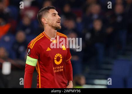 Lorenzo Pellegrini von Roma sieht beim Achtelfinale der UEFA Europa League am 7. März 2024 in Rom, Italien, ALS Roma - Brighton & Hove Albion im Stadio Olimpico an. Stockfoto