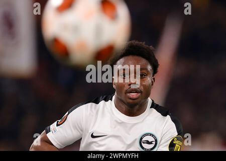 Tariq Lamptey aus Brighton sieht beim Achtelfinale der UEFA Europa League am 7. März 2024 in Rom, Italien, ALS Roma - Brighton & Hove Albion im Stadio Olimpico an. Stockfoto