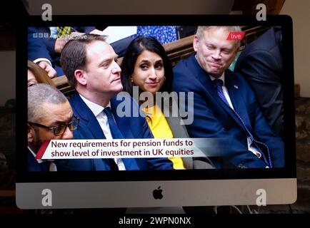 Jeremy Hunt Tory Conservative Chancellor of the Exchequer übergibt am 6. März den Frühjahrshaushalt 2024 an das britische Unterhaus London England Stockfoto