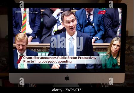 Jeremy Hunt Tory Conservative Chancellor of the Exchequer übergibt am 6. März den Frühjahrshaushalt 2024 an das britische Unterhaus London England Stockfoto