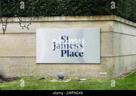 Rund um Cirencester, eine kleine Stadt in Gloucestershire. St. Jame's Place Hauptgebäude Stockfoto