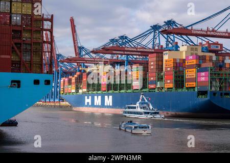 Hafenrundfahrt im Waltershofer Hafen, HHLA Containerterminal Burchardkai, HMM Nuri Containerfrachter, Containerschiff, Hamburg, Deutschland Stockfoto