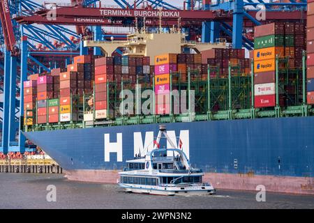 Hafenrundfahrt im Waltershofer Hafen, HHLA Containerterminal Burchardkai, HMM Nuri Containerfrachter, Containerschiff, Hamburg, Deutschland Stockfoto