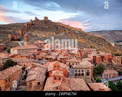 Blick auf Albarracin mit seinen Mauern in Teruel, Spanien. Stockfoto