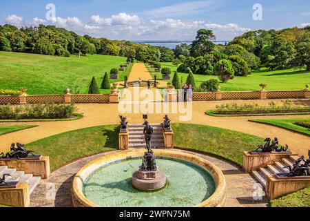 Brunnen im Park von Osborne House, Sommerresidenz von Queen Victoria, Isle of Wight, Hampshire, Großbritannien, England Stockfoto