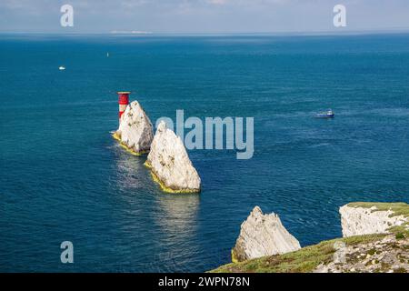 Die Felsformation „The Needles“ an der Südwestspitze der Insel bei Alum Bay, Isle of Wight, Hampshire, Großbritannien, England Stockfoto