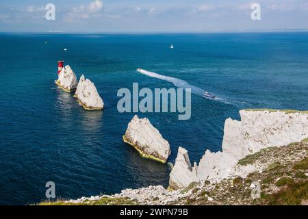 Die Felsformation „The Needles“ an der Südwestspitze der Insel bei Alum Bay, Isle of Wight, Hampshire, Großbritannien, England Stockfoto