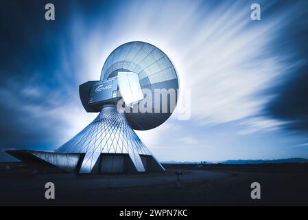 Parabelantenne am Erdbahnhof Raisting, Bayern Stockfoto