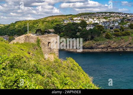 St. Catherine's Castle und das Dorf Polruan, Fowey, Cornwall, England, Großbritannien, Europa Stockfoto