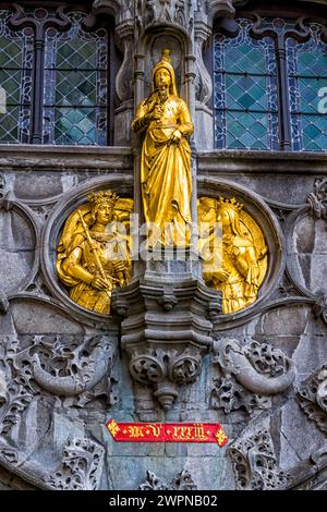 Skulpturen in der Basilika des Heiligen Blutes in Brügge, Flandern, Belgien Stockfoto