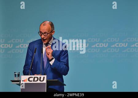 8.3.2024 CDU in Stuttgart CDU Regionalkonferenz in Stuttgart. Parteivorsitzender Friedrich Merz am Rednerpult. Stuttgart Carl Benz Arena Baden Württemberg Deutschland *** 8 3 2024 CDU in Stuttgart CDU Regionalkonferenz in Stuttgart Parteivorsitzender Friedrich Merz am Rednerpult Stuttgart Carl Benz Arena Baden Württemberg Deutschland Stockfoto