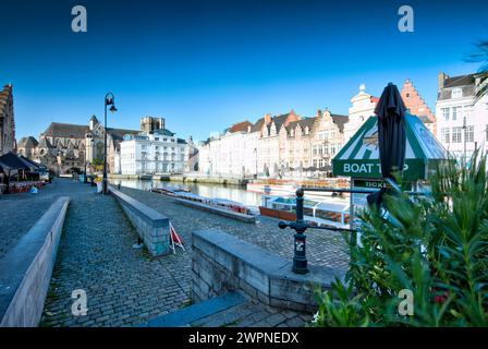 St. Michaels Kirche, Brücke, Korenlei, Kanal, Lieve, Hausfassade, Architektur, Viertel, Gent, Ostflandern, Belgien, Stockfoto