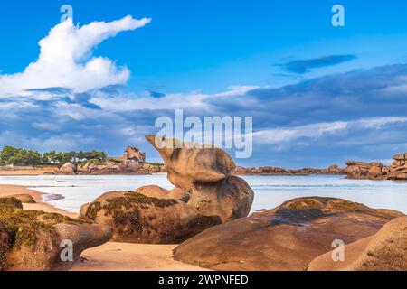 Ile Renote, Cote Granit Rose, Cotes d'Amour, Bretagne, Frankreich Stockfoto