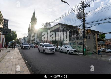 Manaus - brasilianischer Regenwald, Bootstour auf dem Amazonasgebiet auf einem Boutique-Schiff (MS Janganda) - Flussfahrt Stockfoto
