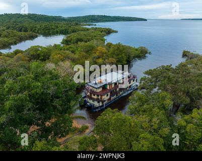 Brasilianischer Regenwald, Bootstour auf dem Amazonasgebiet auf einem Boutique-Schiff (MS Janganda) - Flussfahrt Stockfoto