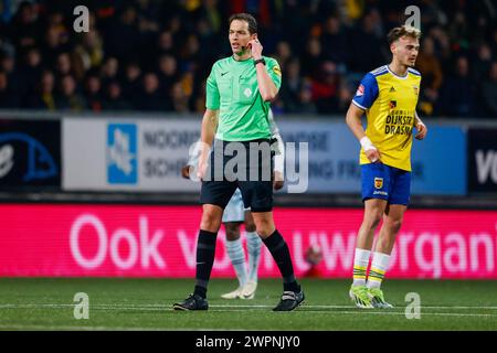 LEEUWARDEN, 08.03.2024, Cambuur Stadion, Fußball, Niederländisch Keuken Kampioen Divisie, Saison 2023/2024, während des Spiels Cambuur - de Graafschap, Schiedsrichter Richard Martens Credit: Pro Shots/Alamy Live News Stockfoto