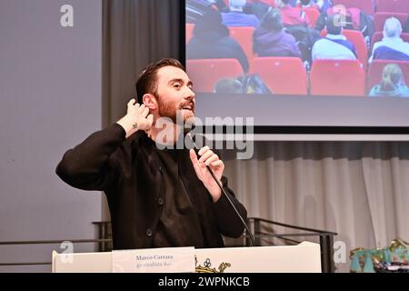 Savona, Italien. März 2024. Sala della Sibilla del Priamar, Savona, Italien, 08. März 2024, Marco Carrara (Giornalista RAI) während der Convegno Associazione Nazionale Atleti Olimpici Ed Azzurri d'Italia - News Credit: Live Media Publishing Group/Alamy Live News Stockfoto