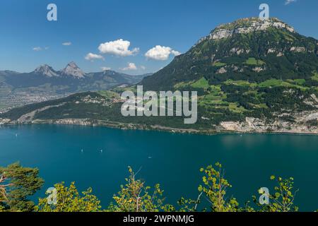 Vierwaldstättersee mit Fronalpstack, Brunnen und den beiden Mythen, Kanton URI, Schweiz Stockfoto