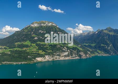 Blick vom Seelisberg über den Vierwaldstättersee nach Fronalpstock und Bristenstock, Kanton URI, Schweiz Stockfoto