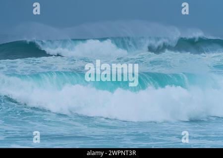 Sturmflut mit großen Wellen. Gemeinde Santander. Kantabrisches Meer. Kantabrien. Spanien. Europa Stockfoto