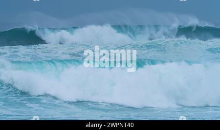 Sturmflut mit großen Wellen. Gemeinde Santander. Kantabrisches Meer. Kantabrien. Spanien. Europa Stockfoto