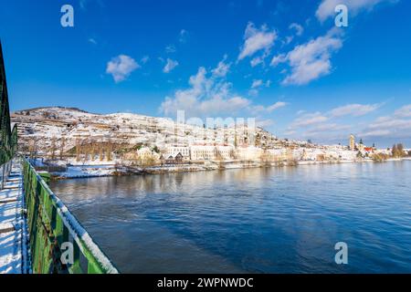 Krems an der Donau, Stadtteil Stein Altstadt mit ehemaliger Frauenbergkirche, Pfarrkirche St. Nikolaus, ehemalige Minoritenkirche, Donau, Brücke Mautener Brücke in Wachau, Niederösterreich, Niederösterreich, Österreich Stockfoto