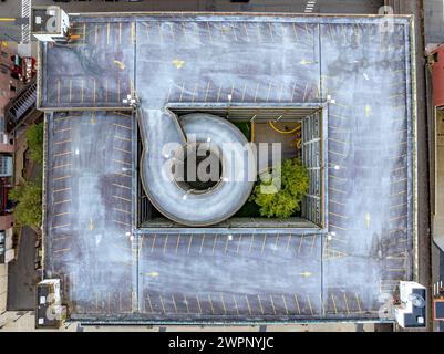 Elmira, NY, USA - 03-02-2024 - Luftbild des Parkhauses in der Stadt Elmira, NY, ganzjährig aktiv. Stockfoto