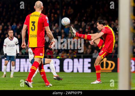 Deventer, Niederlande. März 2024. DEVENTER, NIEDERLANDE - 8. MÄRZ: Mats Deijl von Go Ahead Eagles während des niederländischen Eredivisie-Spiels zwischen Go Ahead Eagles von der PSV am 8. März 2024 in de Adelaarshorst in Deventer, Niederlande. (Foto: Joris Verwijst/BSR Agency) Credit: BSR Agency/Alamy Live News Stockfoto