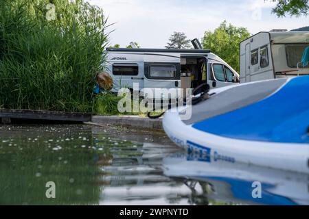 Campingausflug zum Kalterer See in Südtirol, Italien Stockfoto